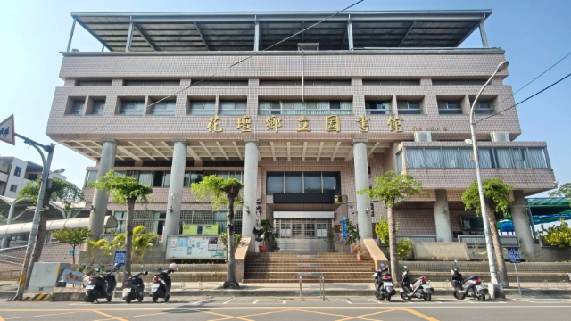 花壇寶雅金店面,彰化縣花壇鄉學府路